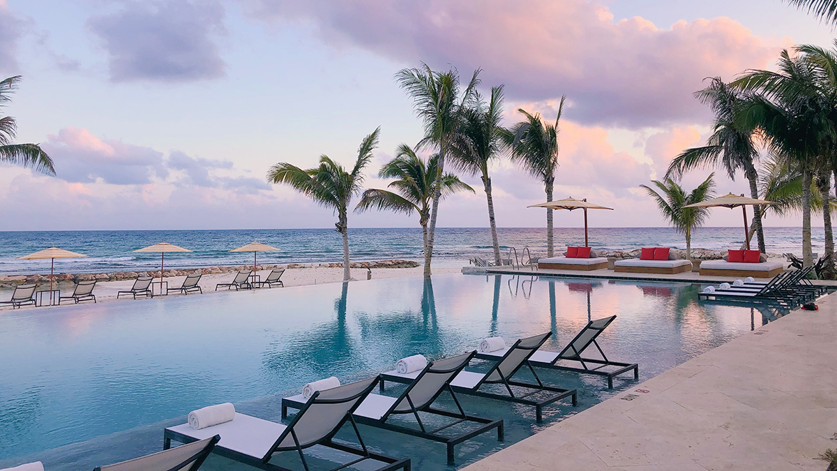 infinity pool overlooking the ocean in jamaica